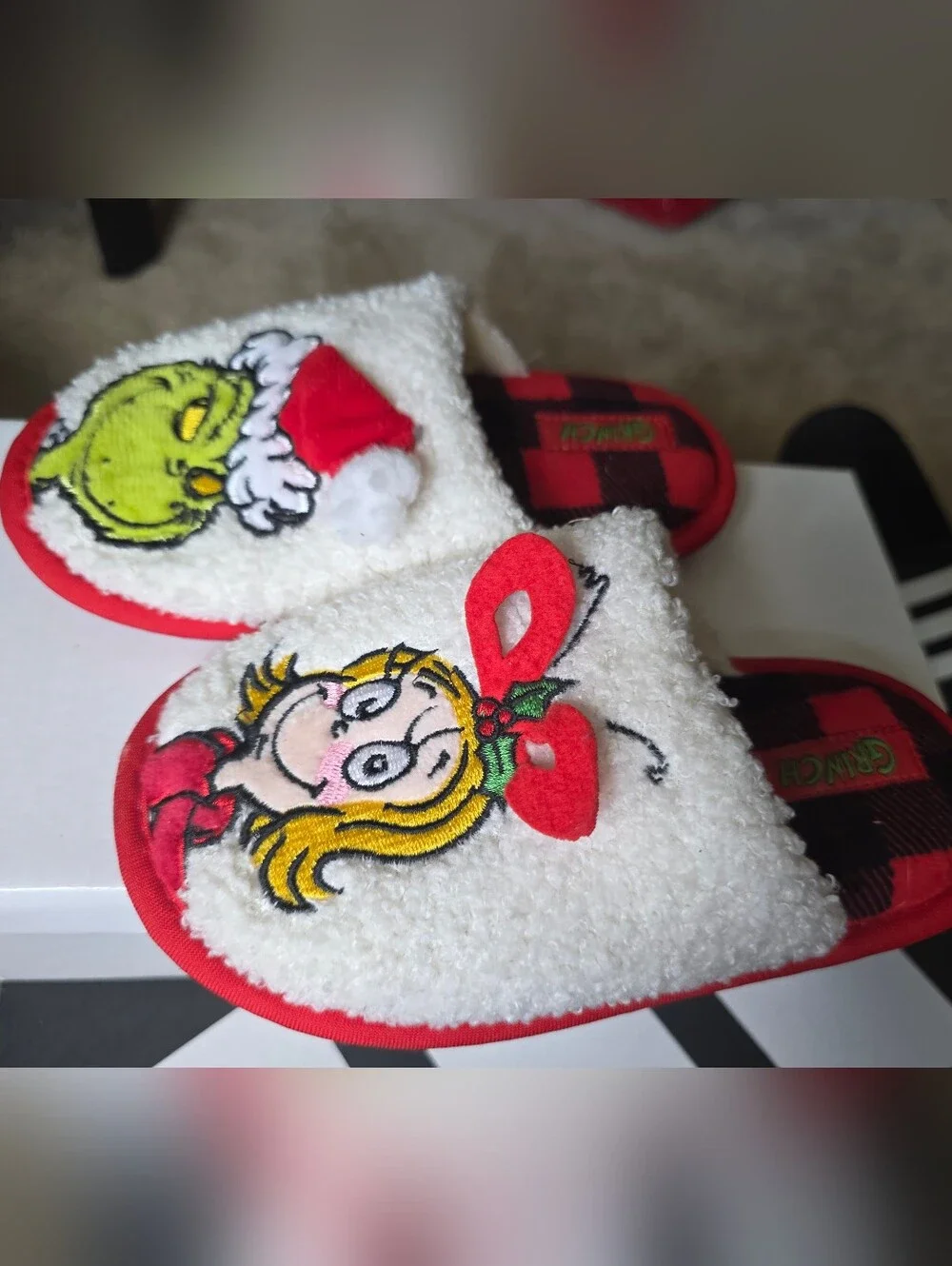Kids' Grinch Plush Slip-On Slippers - 9-10K